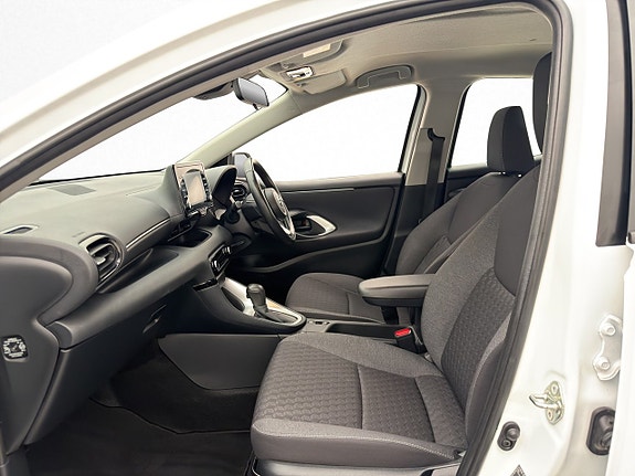 Toyota Yaris 10 of 27