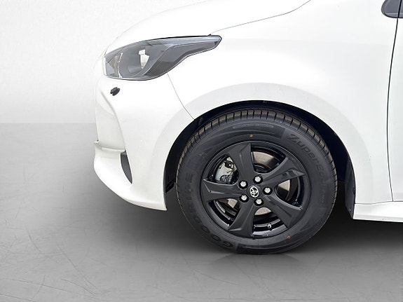 Toyota Yaris 24 of 27