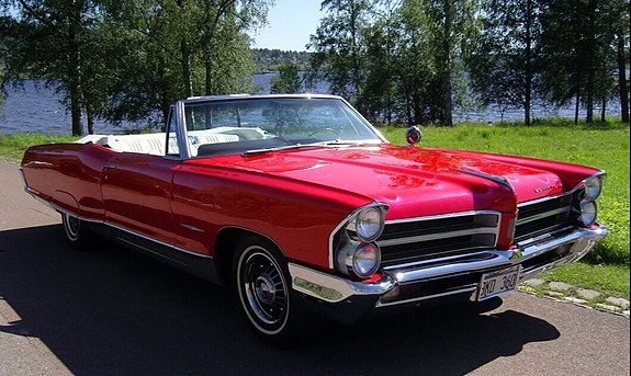 Pontiac Bonneville 3 of 5