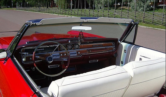 Pontiac Bonneville 4 of 5