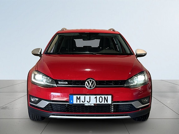 Volkswagen Golf Alltrack 2 of 5