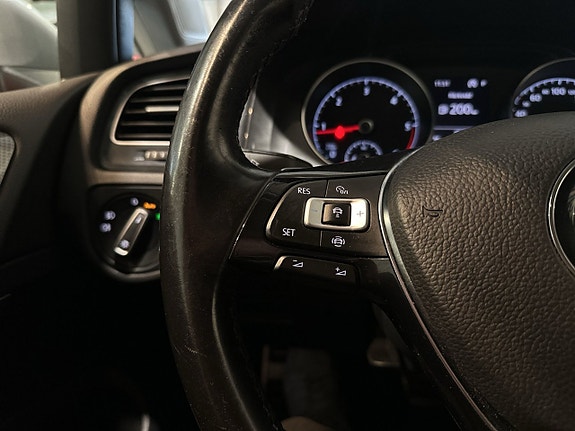 Volkswagen Golf Alltrack 19 of 22