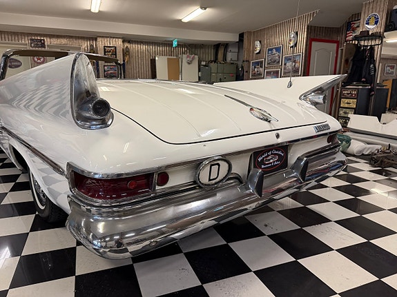Chrysler 300 2 of 5