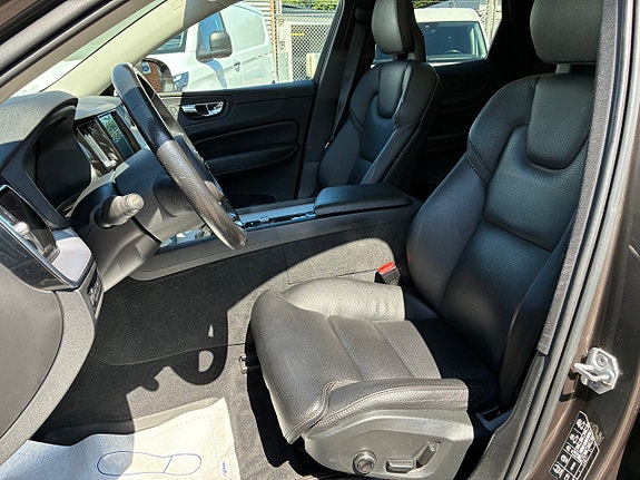 Volvo XC60 8 of 16