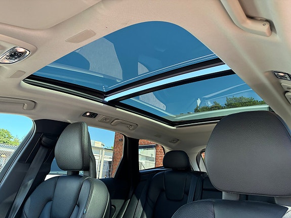 Volvo XC60 13 of 16