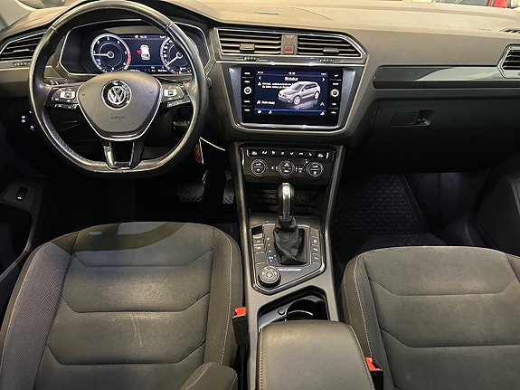 Volkswagen Tiguan 12 of 30