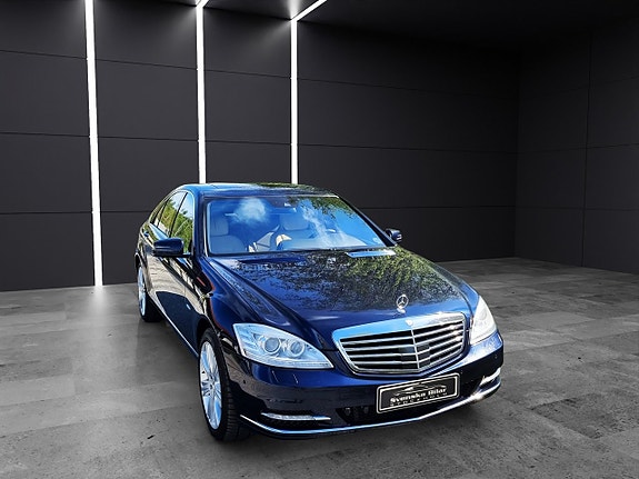 Mercedes-Benz S500 2 of 16