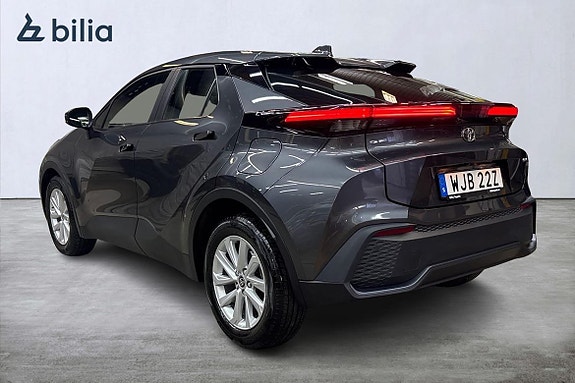 Toyota C-HR 2 of 20