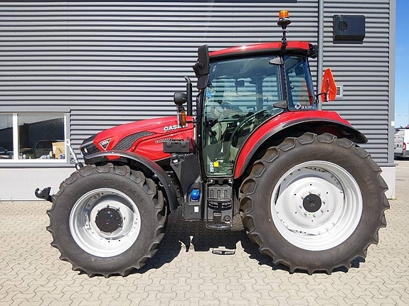 Case IH Farmall 120C 3 of 5