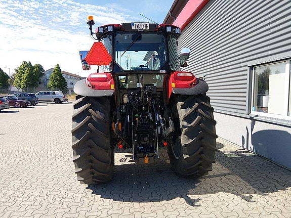 Case IH Farmall 120C 8 of 9