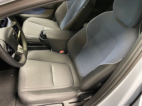 Volvo EX30 4 of 5