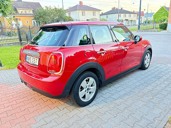 MINI One 4 of 5