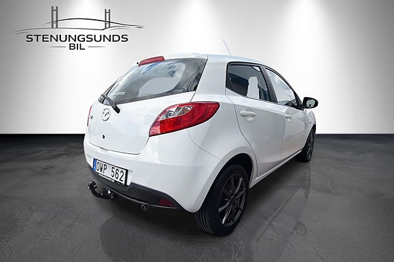 Mazda 2 5 of 19