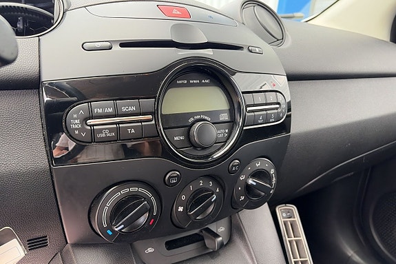 Mazda 2 12 of 19