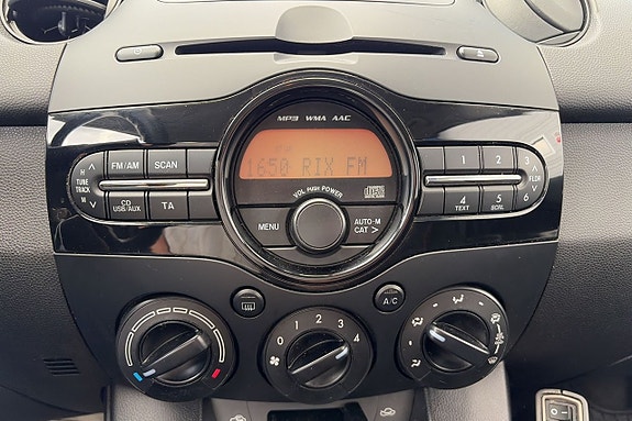 Mazda 2 15 of 19