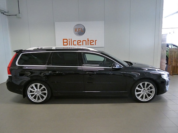 Volvo V70 3 of 5
