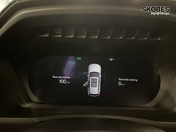 Volvo XC90 13 of 20