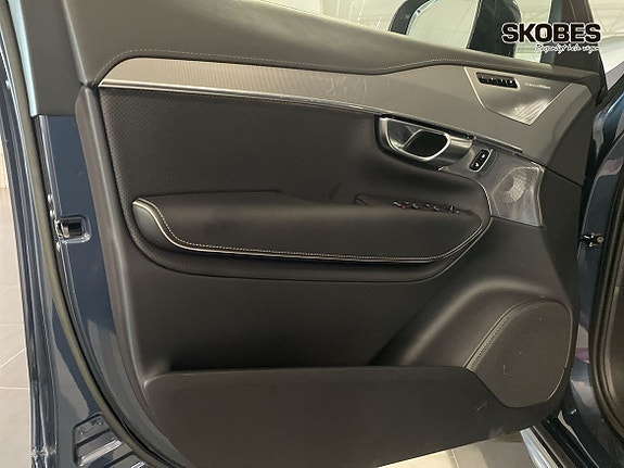 Volvo XC90 15 of 20