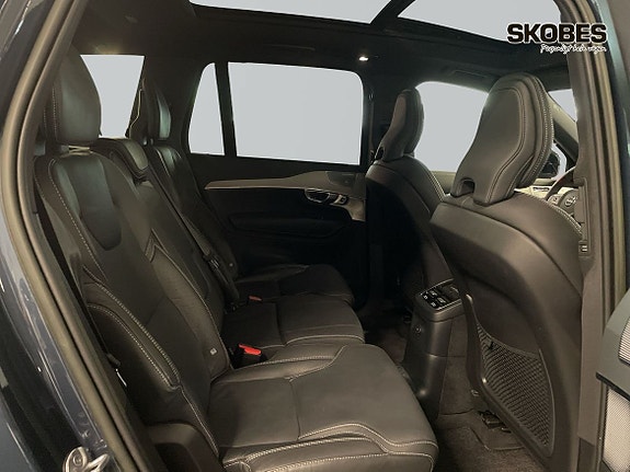 Volvo XC90 10 of 20