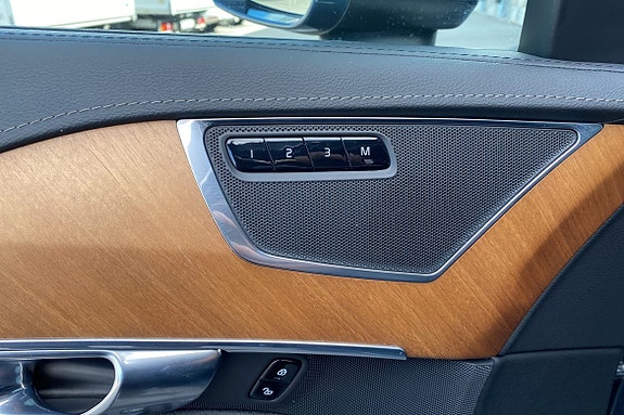 Volvo XC90 21 of 29