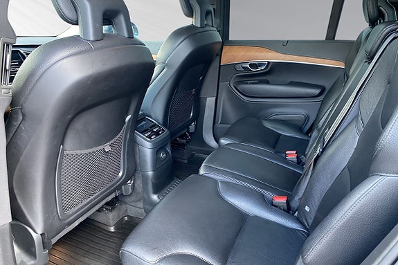 Volvo XC90 8 of 29