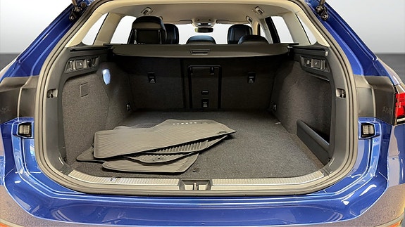 Volkswagen Passat 12 of 15