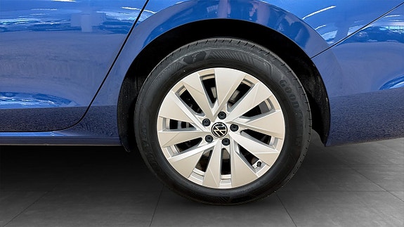 Volkswagen Passat 6 of 15