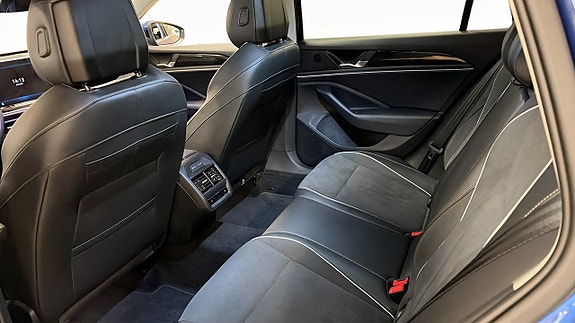 Volkswagen Passat 11 of 15