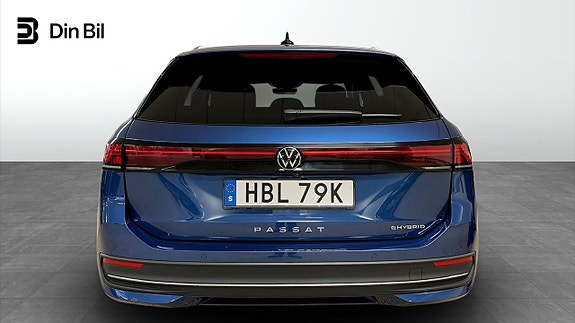 Volkswagen Passat 5 of 15