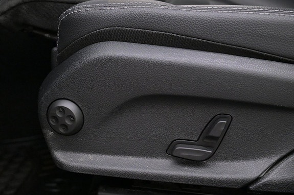 Mercedes-Benz GLC300 e 10 of 27