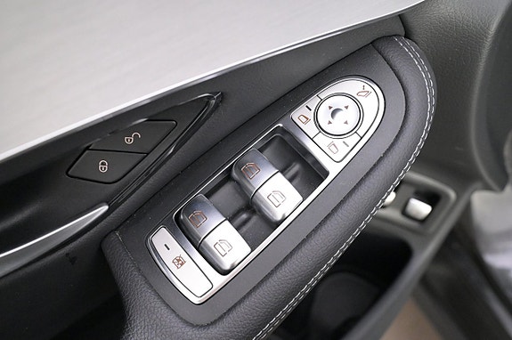 Mercedes-Benz GLC300 e 12 of 27
