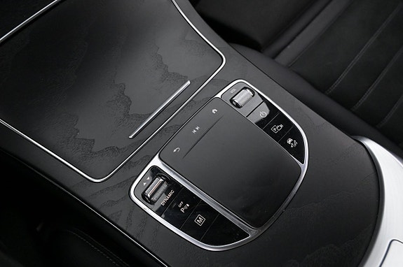 Mercedes-Benz GLC300 e 19 of 27