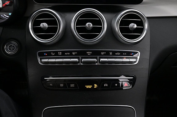 Mercedes-Benz GLC300 e 18 of 27