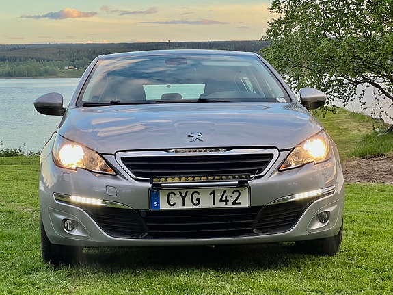 Peugeot 308 4 of 5
