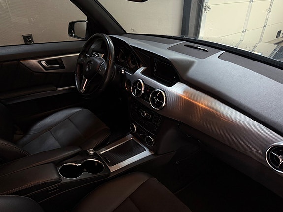 Mercedes-Benz GLK220 11 of 16