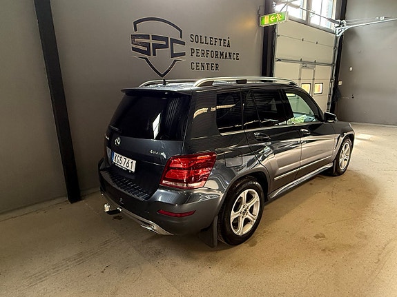Mercedes-Benz GLK220 3 of 5