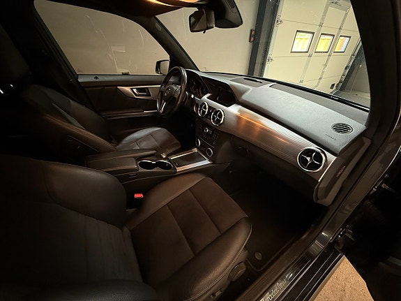 Mercedes-Benz GLK220 8 of 16