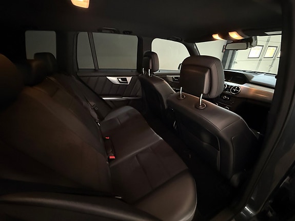 Mercedes-Benz GLK220 9 of 16