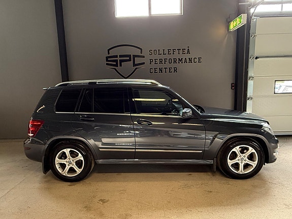 Mercedes-Benz GLK220 2 of 5