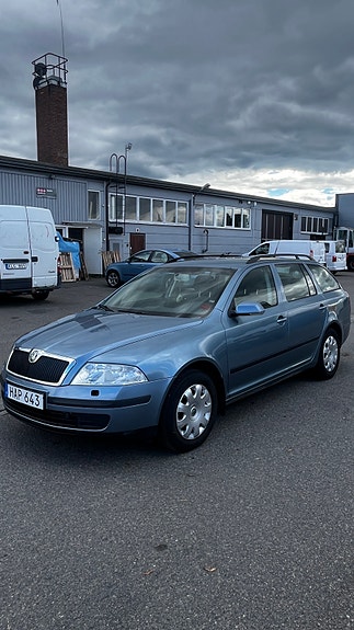 Skoda Octavia 2 of 5