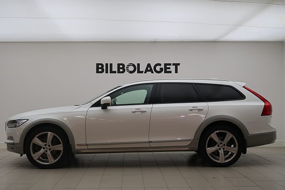 Volvo V90 Cross Country 2 of 5