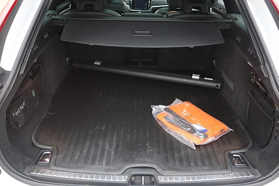 Volvo V90 Cross Country 23 of 25