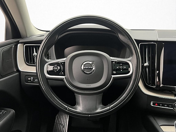 Volvo XC60 14 of 30