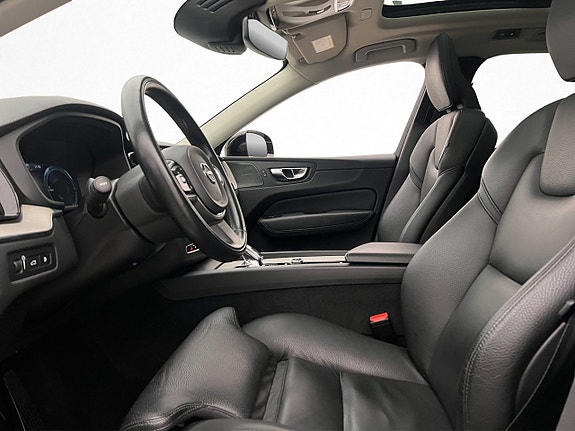 Volvo XC60 11 of 30