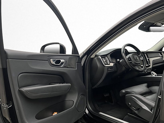 Volvo XC60 10 of 30