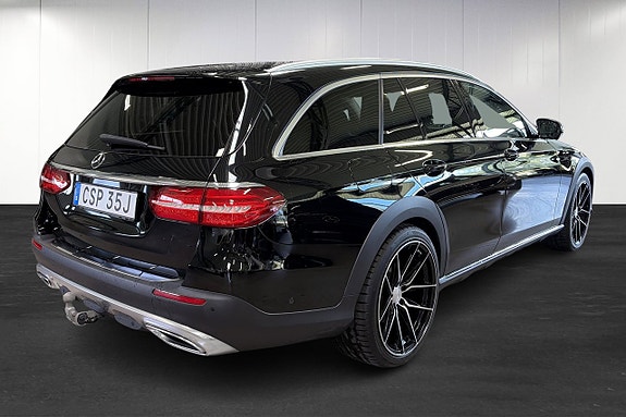Mercedes-Benz E220 d 4 of 5