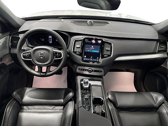 Volvo XC90 8 of 25