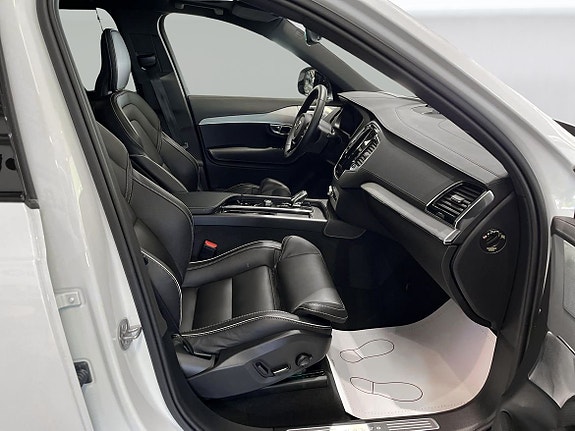 Volvo XC90 20 of 25