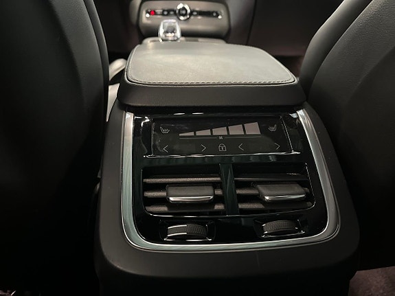 Volvo XC90 10 of 25