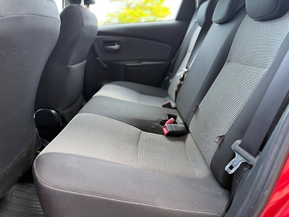 Toyota Yaris 13 of 22